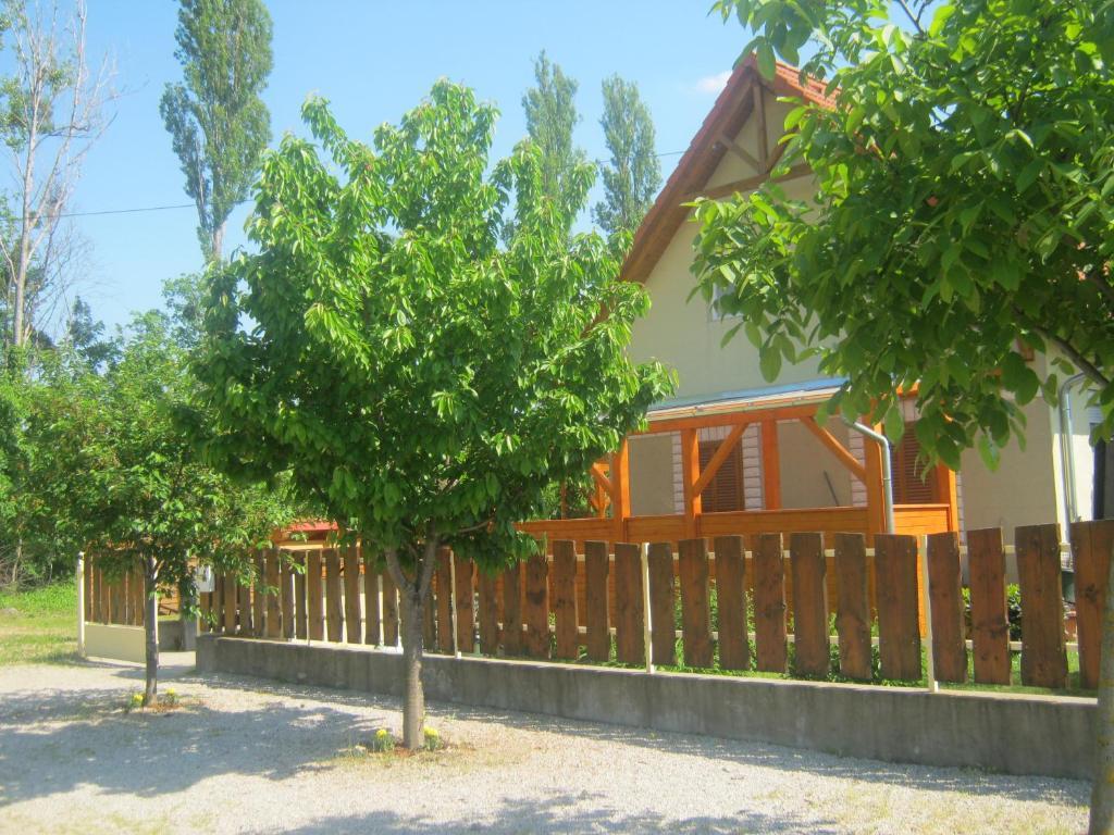 Benaja Swiss Nyaralohaz Villa Keszthely Exterior photo